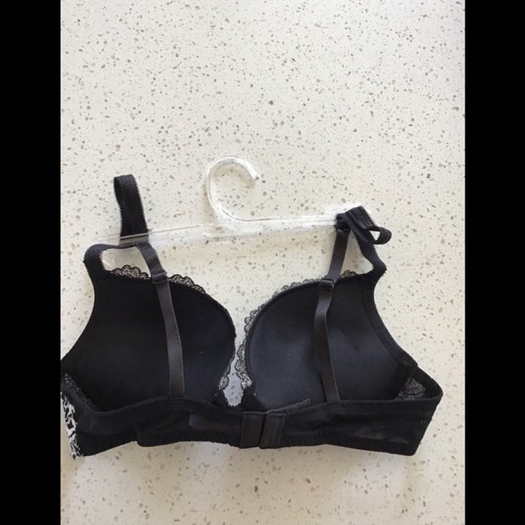 JEZEBEL black lace plunge push up bra with oomph pad & hipster panty. - Picture 6 of 11